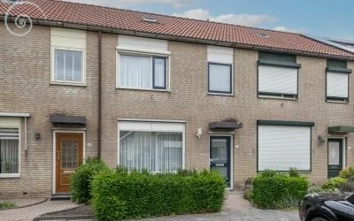 Tussenwoning te koop: Pimpelmees 26, Sommelsdijk vogelbuurt west Sommelsdijk