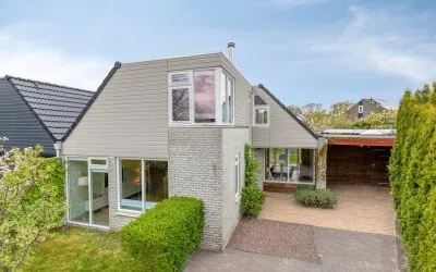 Twee-onder-één-kap te koop: Pinksterbloem 20, Roden West Roden
