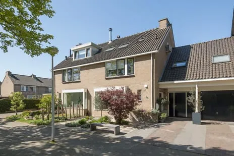 Tussenwoning te koop: Pinksterbloem 30, Paddewei Barendrecht