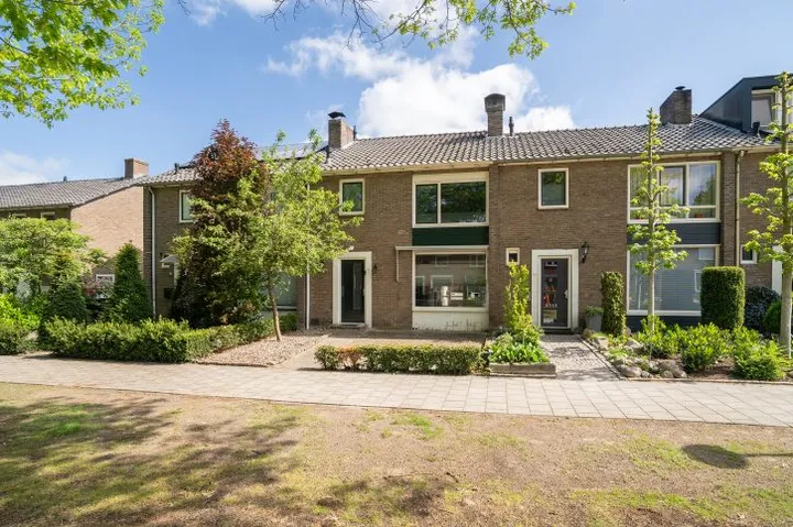 Tussenwoning te koop: Pinksterbloemstraat 8, Schreurserve Enschede