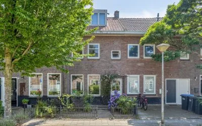 Tussenwoning te koop: Pioenroosstraat 61, Kerstroosplein Eindhoven