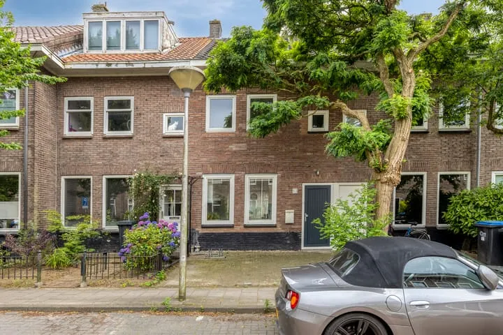 Terraced house for sale: Pioenroosstraat 63, Kerstroosplein Eindhoven