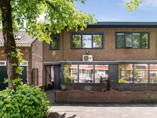 Hoekwoning te koop: Pioenstraat 18, Oldegalileën Leeuwarden
