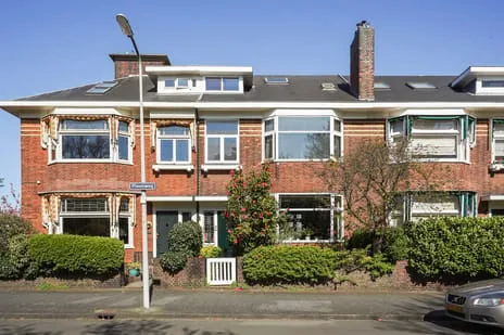 Tussenwoning te koop: Pioenweg 11, Bloemenbuurt-West 'S-Gravenhage