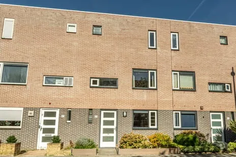 Tussenwoning te koop: Pirandellostraat 63, Lombardijen Rotterdam