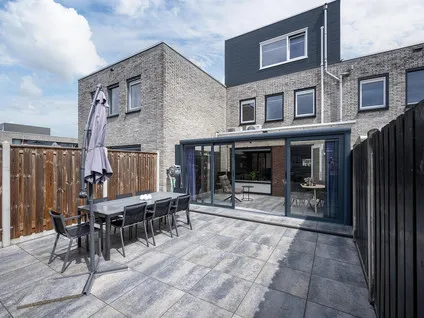 Tussenwoning te koop: Piranesistraat 73, Tussen de Vaarten Z.- Zuidwest Almere
