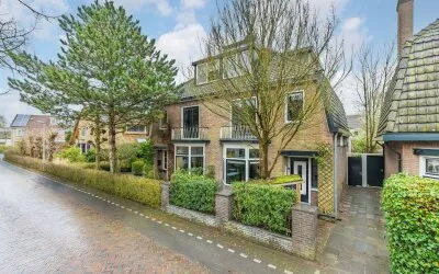 Twee-onder-één-kap te koop: Plaggenweg 15, Kom van Bieghel Bussum