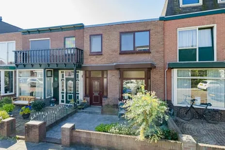 Terraced house for sale: Planciusstraat 20, Natuurkundigenbuurt Ijmuiden