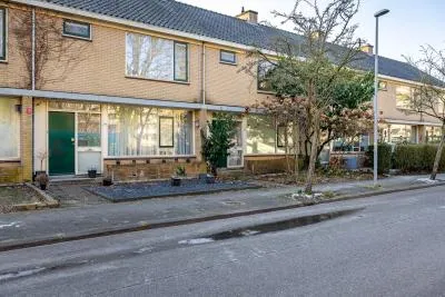 Tussenwoning te koop: Planetenlaan 242, Groningen