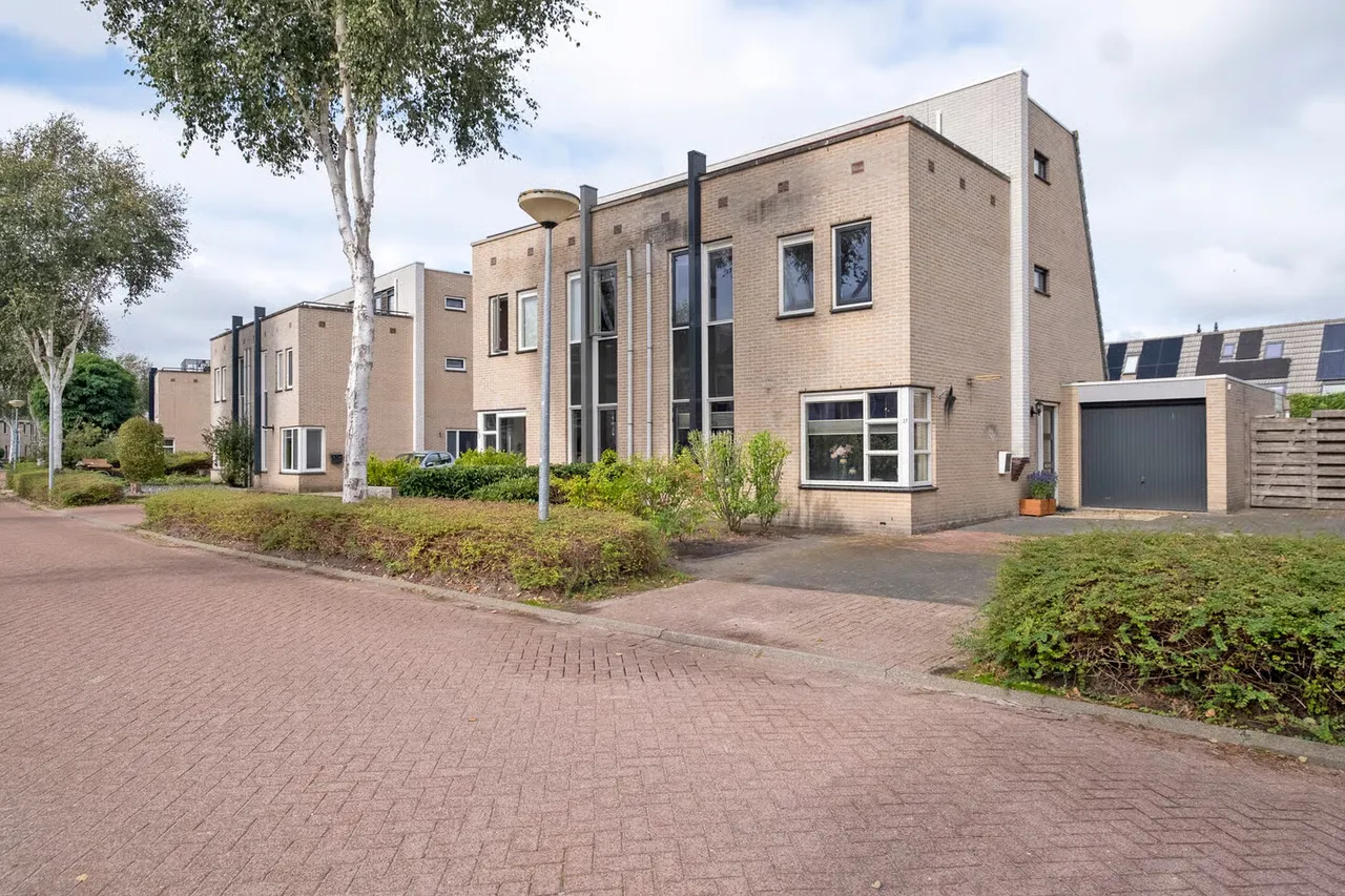 Twee-onder-één-kap te koop: Planetenlaan 27, Assen