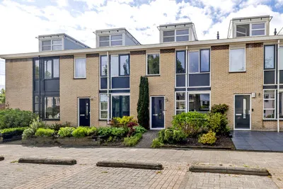 Tussenwoning te koop: Planetenlaan 58, Planetenbuurt Assen