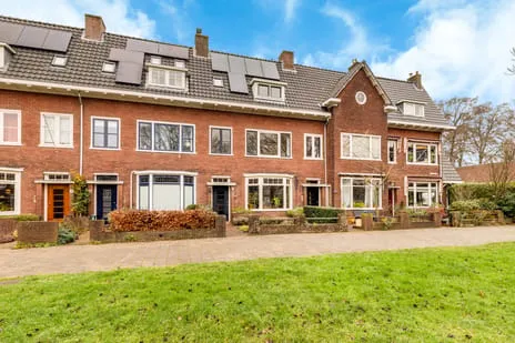 Tussenwoning te koop: Planetenplein 17, Haarlem