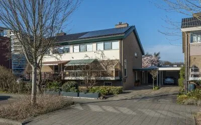Twee-onder-één-kap te koop: Planetensingel 13, Planetenbuurt-Zuid Alphen Aan Den Rijn