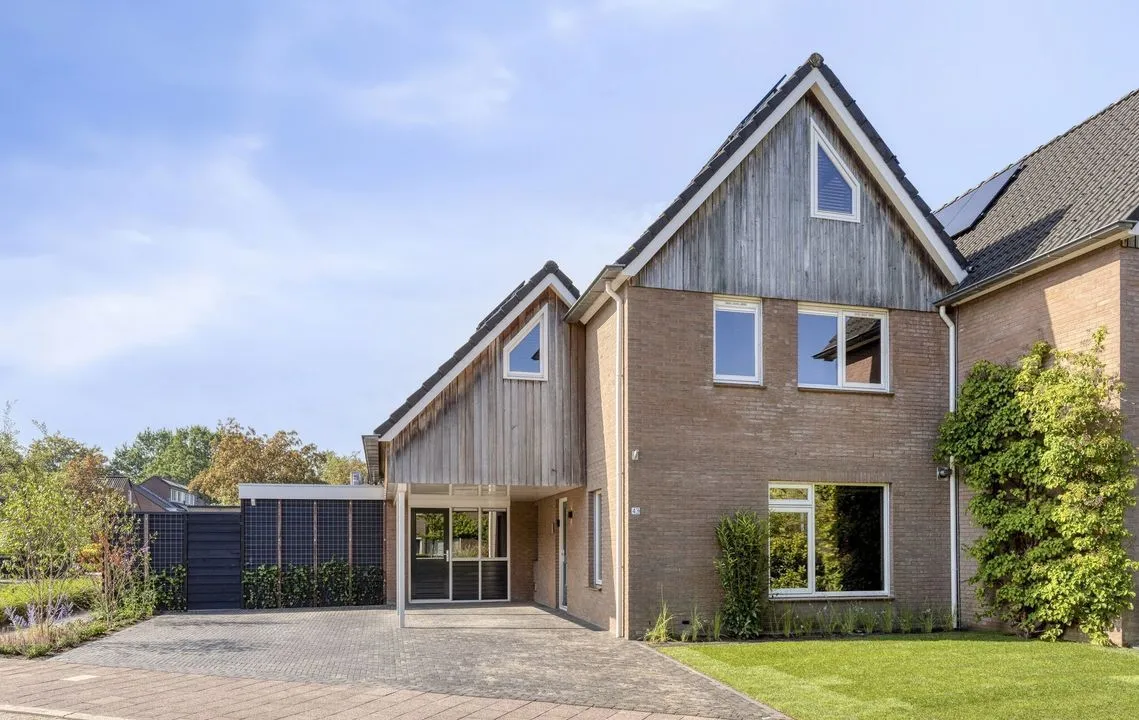 Twee-onder-één-kap te koop: Planetenstraat 43, Lichtenvoorde