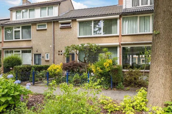 Tussenwoning te koop: Planetenstraat 8, West 1 Dongen