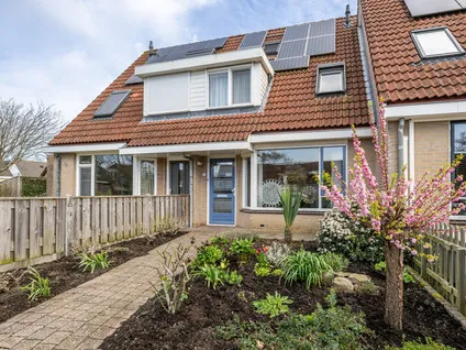 Tussenwoning te koop: Plataan 15, Melissant woonkern Melissant