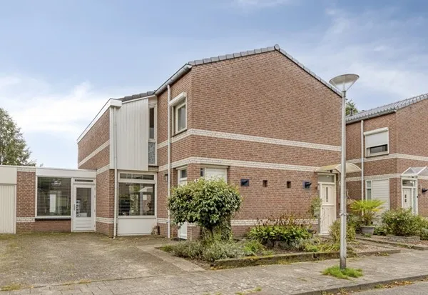 Tussenwoning te koop: Plataan 42, Mierlo