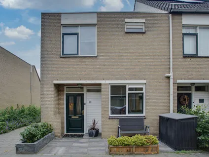 Corner house for sale: Platanendreef 20, Drevenbuurt Vlaardingen
