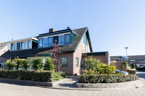 Twee-onder-één-kap te koop: Platanenlaan 14, Hooge Sluis Grootebroek