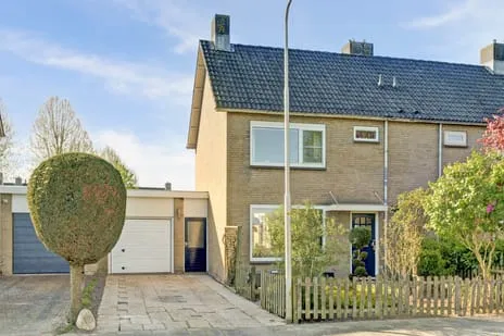 Terraced house for sale: Platenmakersstraat 107, Hollanderbroek Elst (Ge)