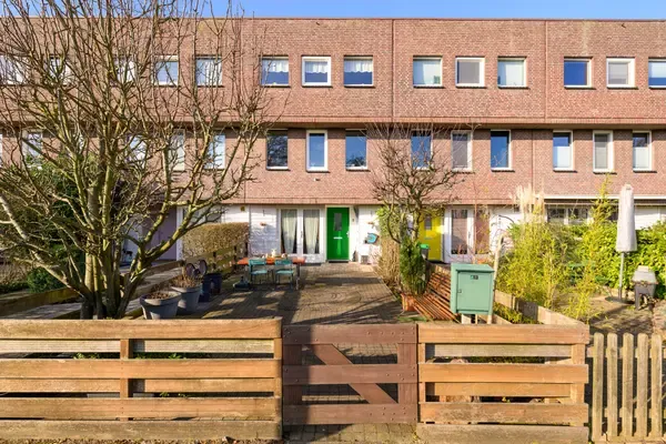 Tussenwoning te koop: Pleviersingel 6, 'S-Gravenhage