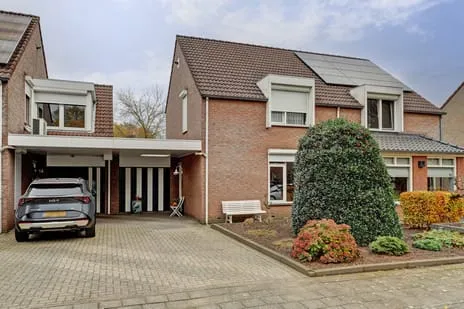 Tussenwoning te koop: Plevierstraat 12, Velden-Oost Velden