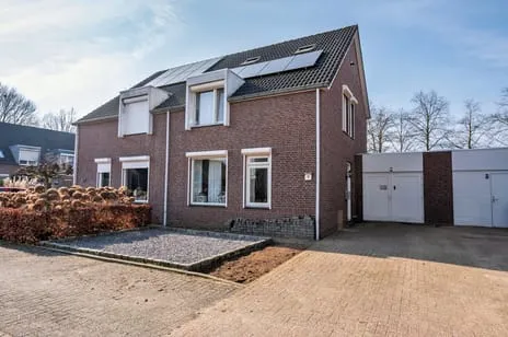 Tussenwoning te koop: Plevierstraat 19, Velden-Oost Velden