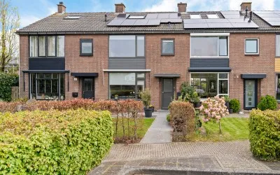 Tussenwoning te koop: Plevierweg 32, Groet met Hargen Groet
