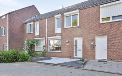 Tussenwoning te koop: Pliniushof 25, Daalhof Maastricht