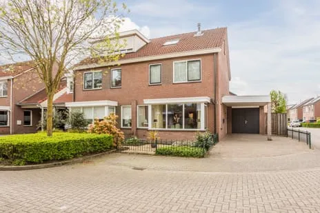 Twee-onder-één-kap te koop: Ploeg 1, Vriezenveen-Midden Vriezenveen