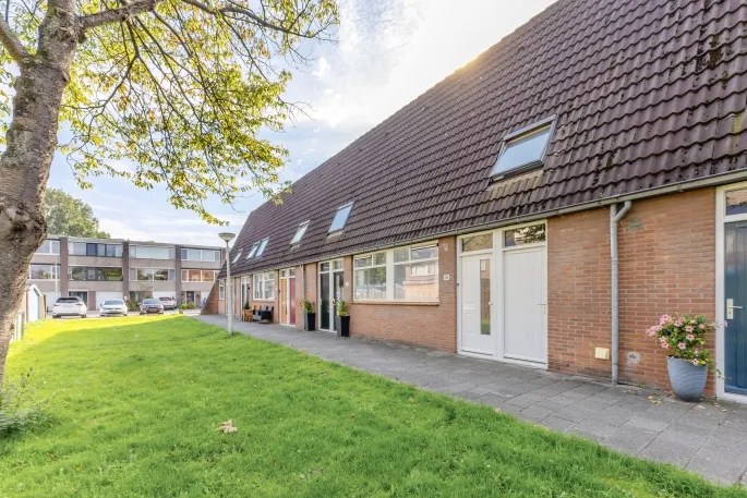 Tussenwoning te koop: Plutostraat 28, Krommenie