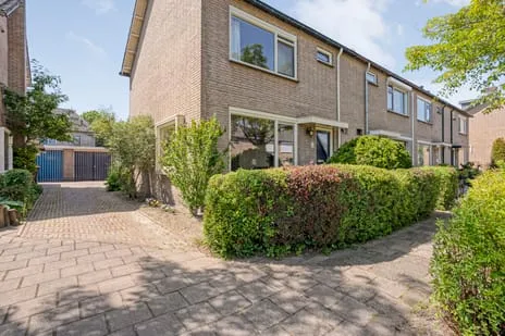 Corner house for sale: Plutostraat 9, Noord Hengelo