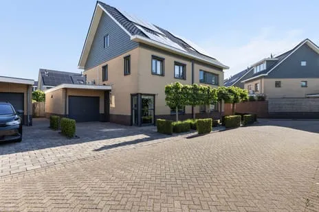 Twee-onder-één-kap te koop: Pluviusstraat 31, Welgelegen Apeldoorn