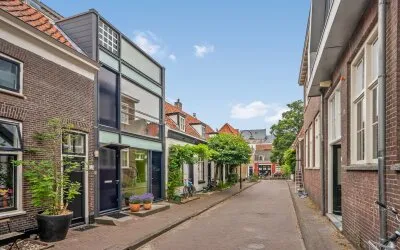 Tussenwoning te koop: Pluympot 12, Centrum-Oost Delft