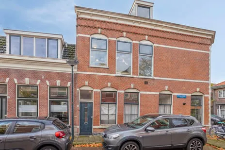 Tussenwoning te koop: Poelgeeststraat 1A, Stationskwartier Leiden