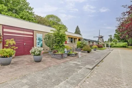 Tussenwoning te koop: Poelwaai 23, Vogelbuurt Lisse