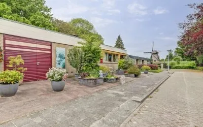 Tussenwoning te koop: Poelwaai 23, Vogelbuurt Lisse