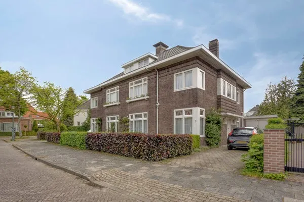 Twee-onder-één-kap te koop: Poirterslaan 3, Elzent-Noord Eindhoven