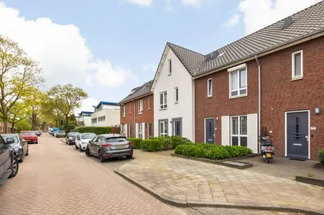 Tussenwoning te koop: Polarisstraat 43, West 1 Dongen