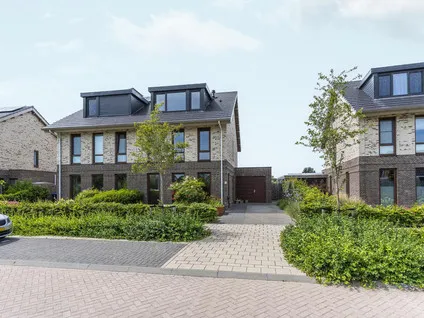 Twee-onder-één-kap te huur: Polderlaan 11, Verspreide huizen West Leimuiden