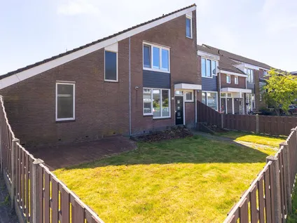 Tussenwoning te koop: Poldermolen 24, Grote Waal - Buurt 13 07 Hoorn