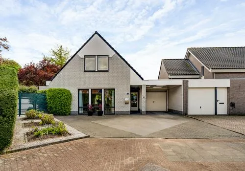 Twee-onder-één-kap te koop: Poldermolen 68, Molenakker Weert