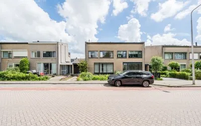 Terraced house for sale: Pompe van Meerdervoortsingel 31, Kruiswiel Hendrik-Ido-Ambacht