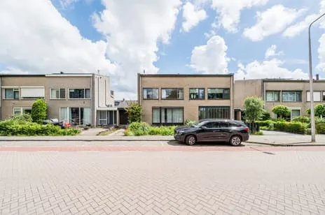Tussenwoning te koop: Pompe van Meerdervoortsingel 31, Kruiswiel Hendrik-Ido-Ambacht