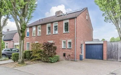 Twee-onder-één-kap te koop: Pomperschans 18A, Leende Leende