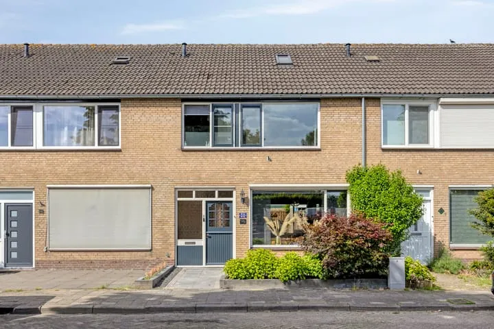 Tussenwoning te koop: Poolsestraat 30, De Langstraatspoorlijn Hooge Zwaluwe