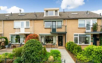 Tussenwoning te koop: Poolsterhof 3, Sterrenburg 1-Oost Dordrecht