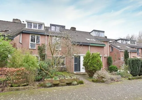 Tussenwoning te koop: Poolvos 25, Huizen