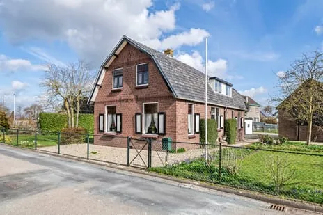 Vrijstaande woning te koop: Poppelenburgerstraat 2, Verspreide huizen Oostzijde Geldermalsen