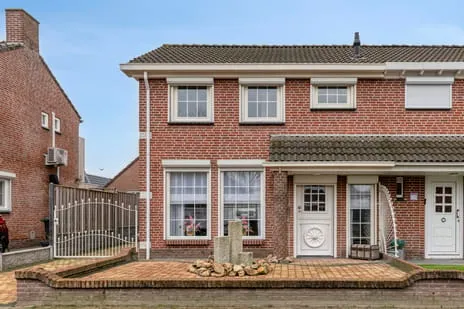 Twee-onder-één-kap te koop: Poppestraat 51, Sint Willebrord St. Willebrord